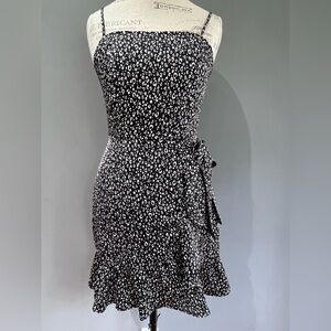 Altar’d State Black and White print dress sz M in excellent shape